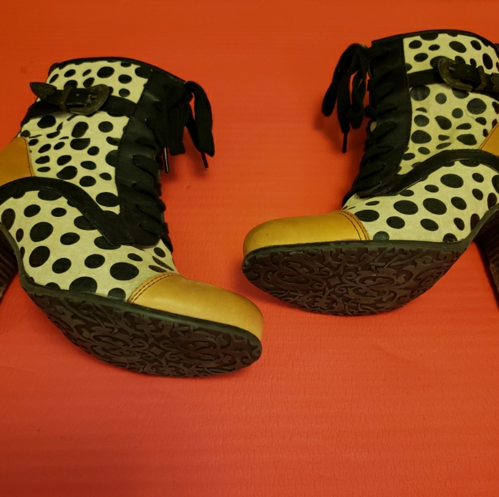 L'ATISTE Booties